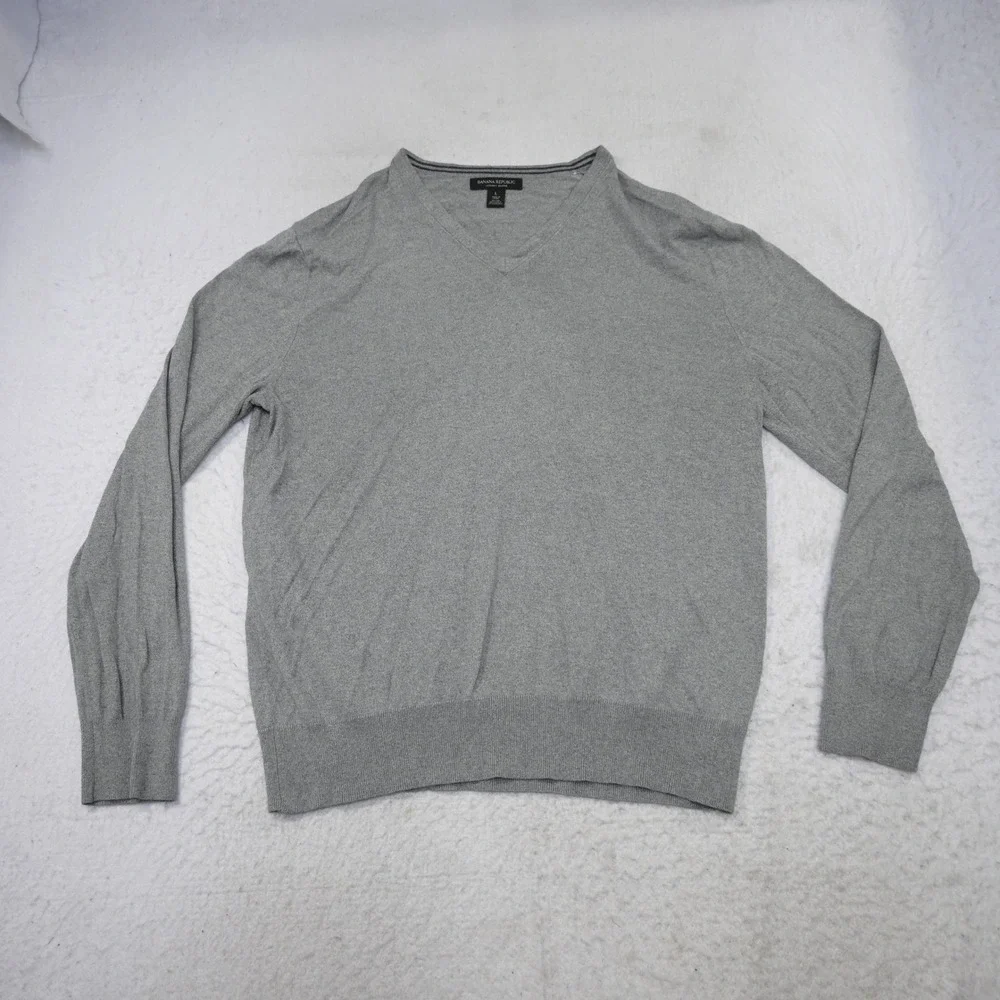 Banana Republic V-Neck Luxury Blend Sweater Mens L Gray Silk Cotton Cashmere